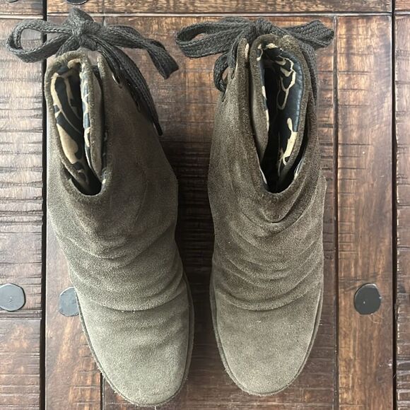 Fly London Women 38 US 7.5-8 Yama Wedge Platform Bootie Green Suede Lace Up Boot - Picture 3 of 12